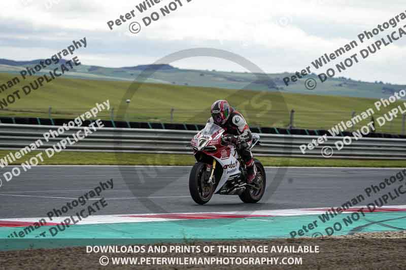 cadwell no limits trackday;cadwell park;cadwell park photographs;cadwell trackday photographs;enduro digital images;event digital images;eventdigitalimages;navarra;no limits trackdays;peter wileman photography;racing digital images;trackday digital images;trackday photos